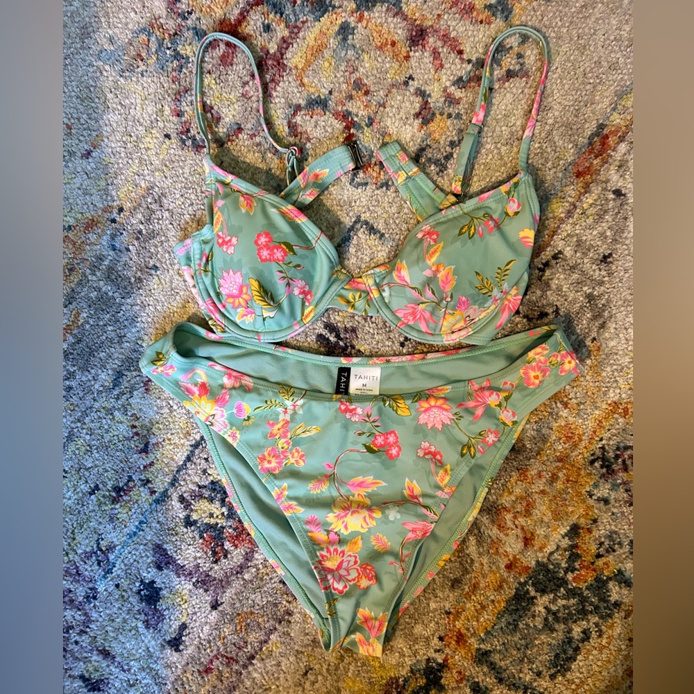 Tahiti size medium light blue floral bikini with padding